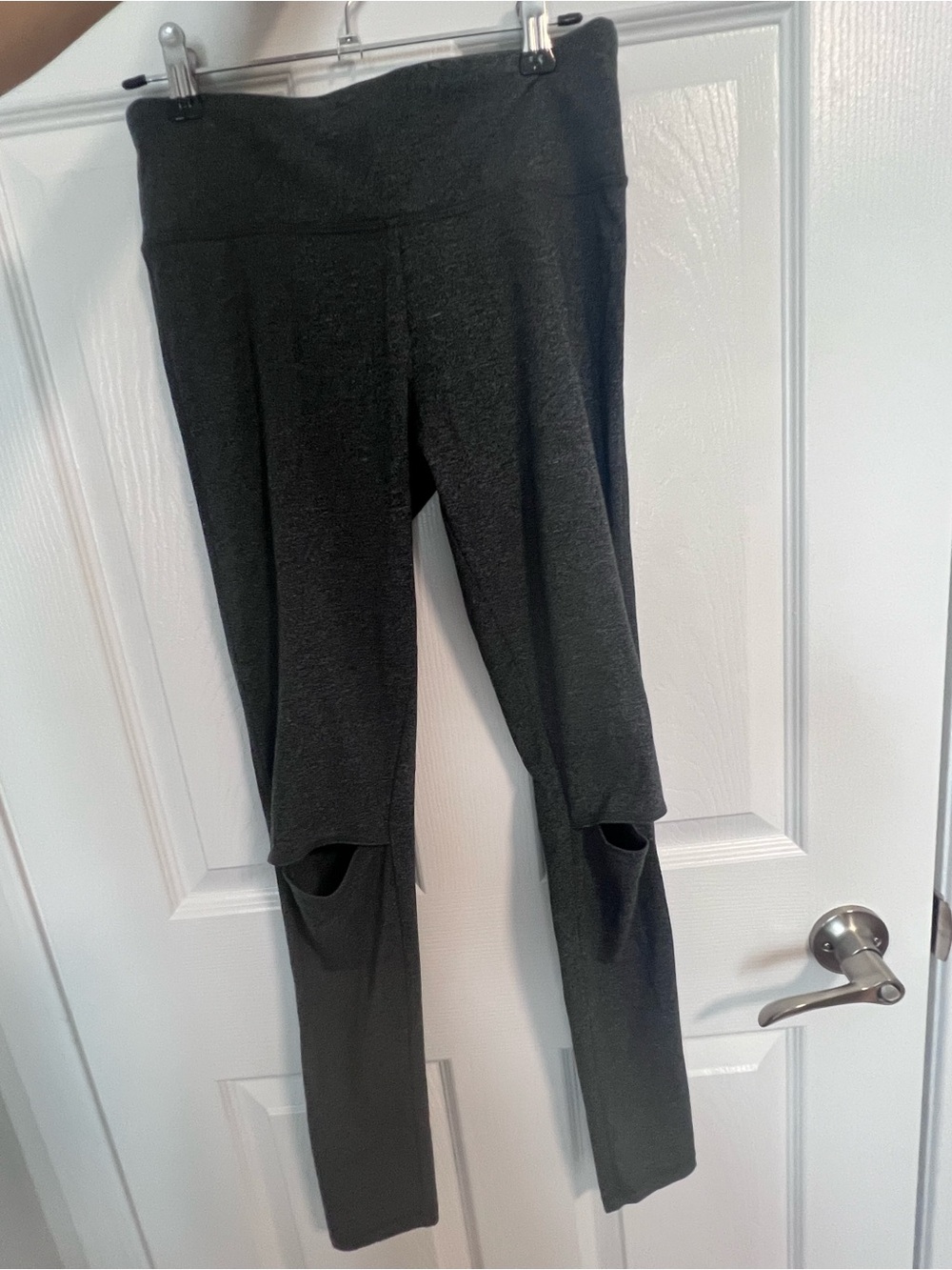 Victoria's Secret Dark Grey Knee-Cut Kids Leggings， SZ S